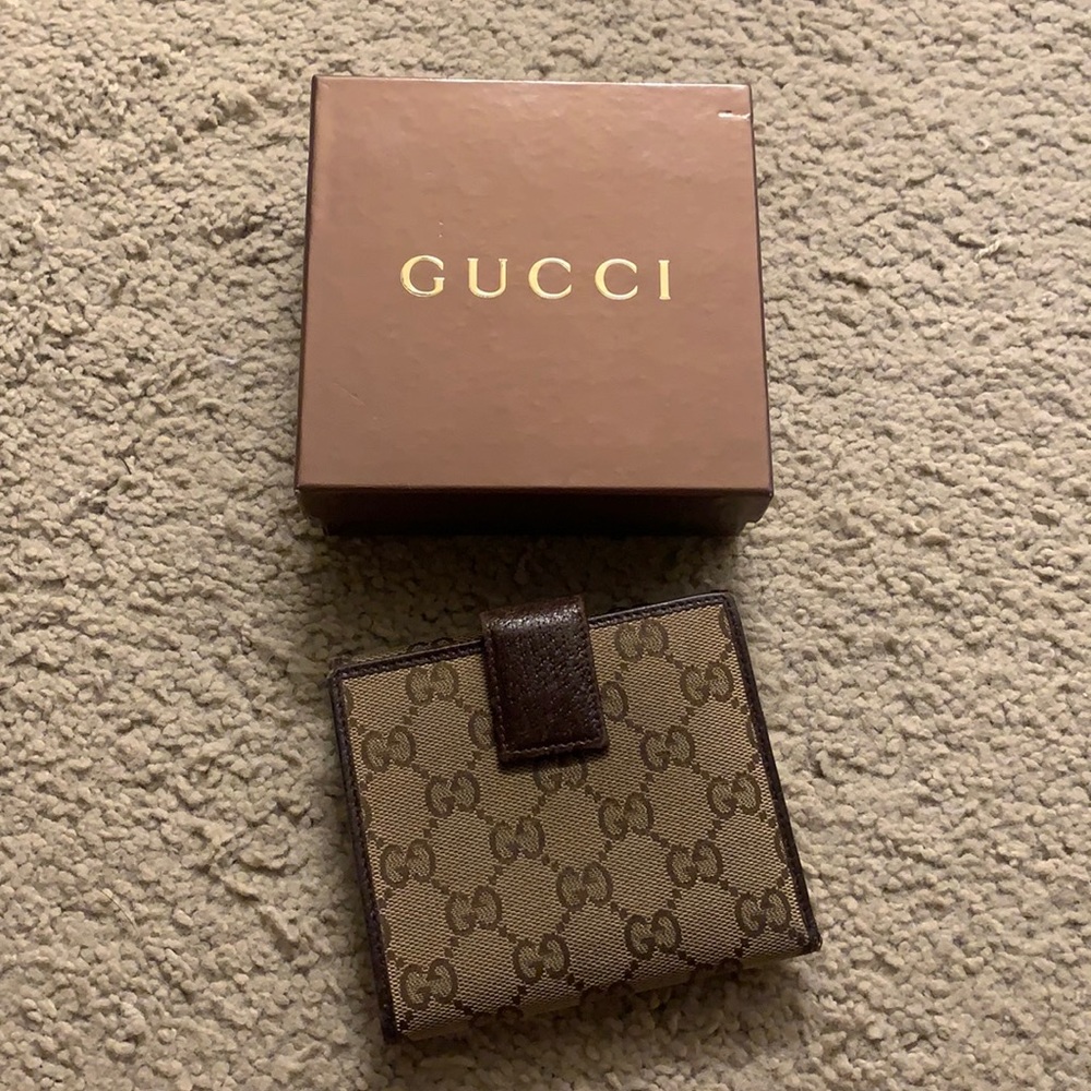 USED metal bar Gucci wallet